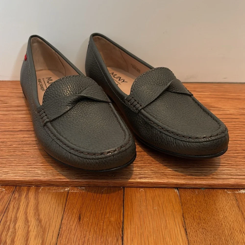 MJNY by Marc Joseph Beverely Road pebbled leather loafers in green / gray - Picture 2 of 15